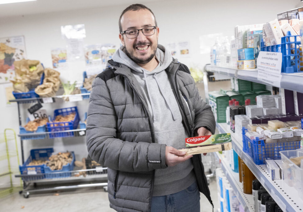 homme souriant colgate